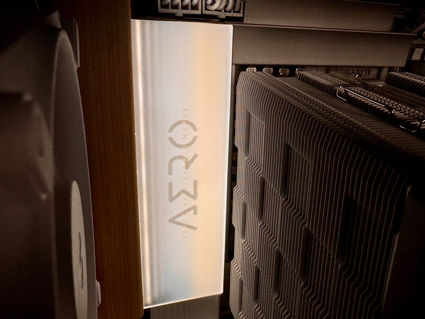 【NorthTGWhite/GIGABYTE AERO X3D WOODモデル】AM5-Ryzen 7 9700X/RTX5070搭載モデル