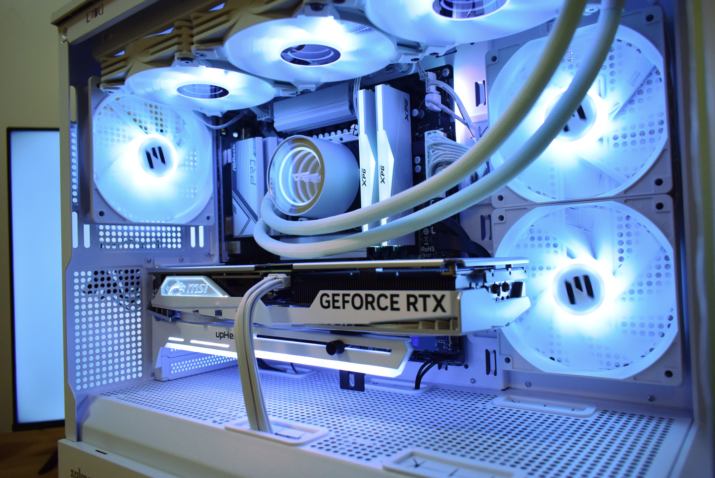 【P30 WHITE】AM5-Ryzen 7 7800X3D/RTX5070Ti搭載モデル