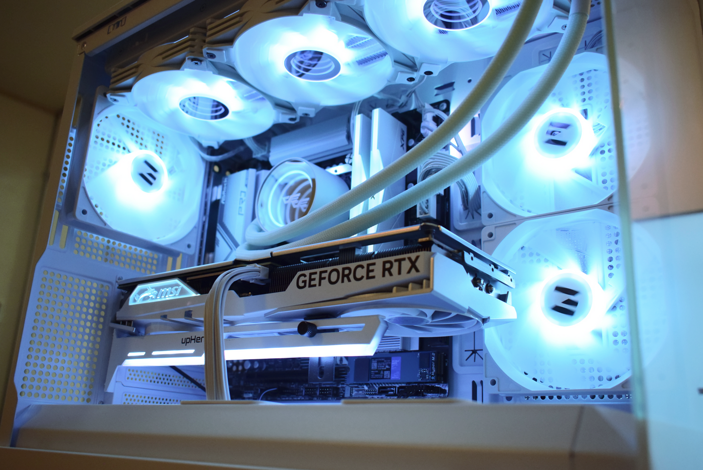 【P30 WHITE】AM5-Ryzen 7 7800X3D/RTX5070Ti搭載モデル