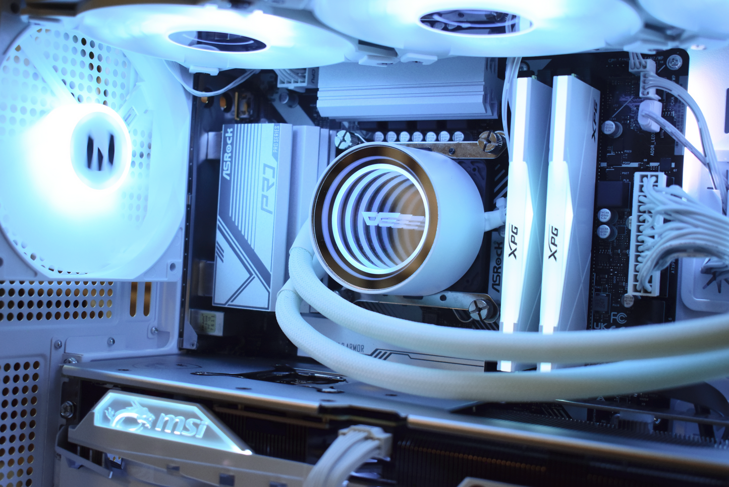 【P30 WHITE】AM5-Ryzen 7 7800X3D/RTX5070Ti搭載モデル