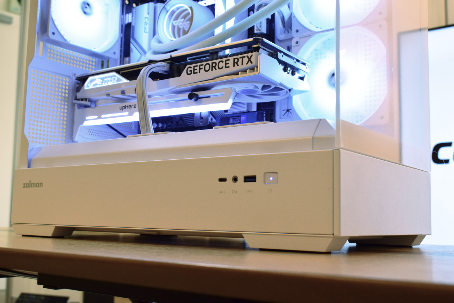 【P30 WHITE】AM5-Ryzen 7 7800X3D/RTX5070Ti搭載モデル