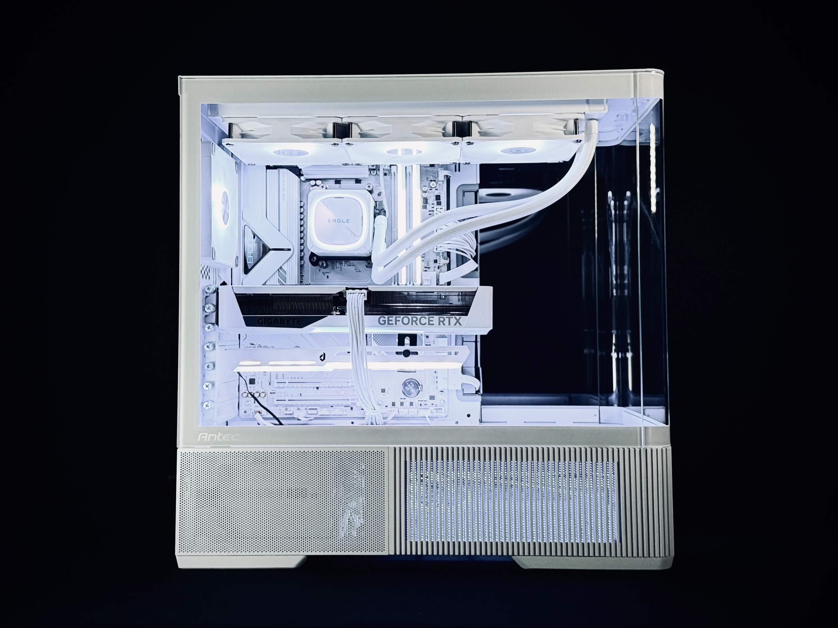 C6Curve White】AM5-Ryzen 7 7800X3D/RTX5070搭載モデル – REFT COMPUTER