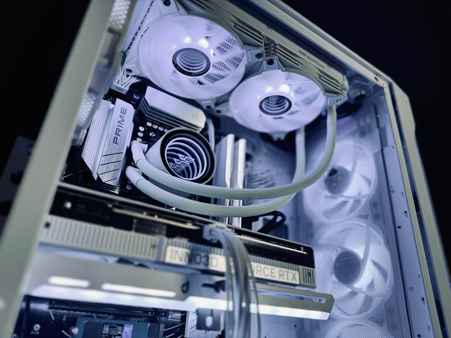 【セール】i3NEO TG WHITE/AM5-Ryzen 7 9800X3D/RTX5070Ti搭載モデル