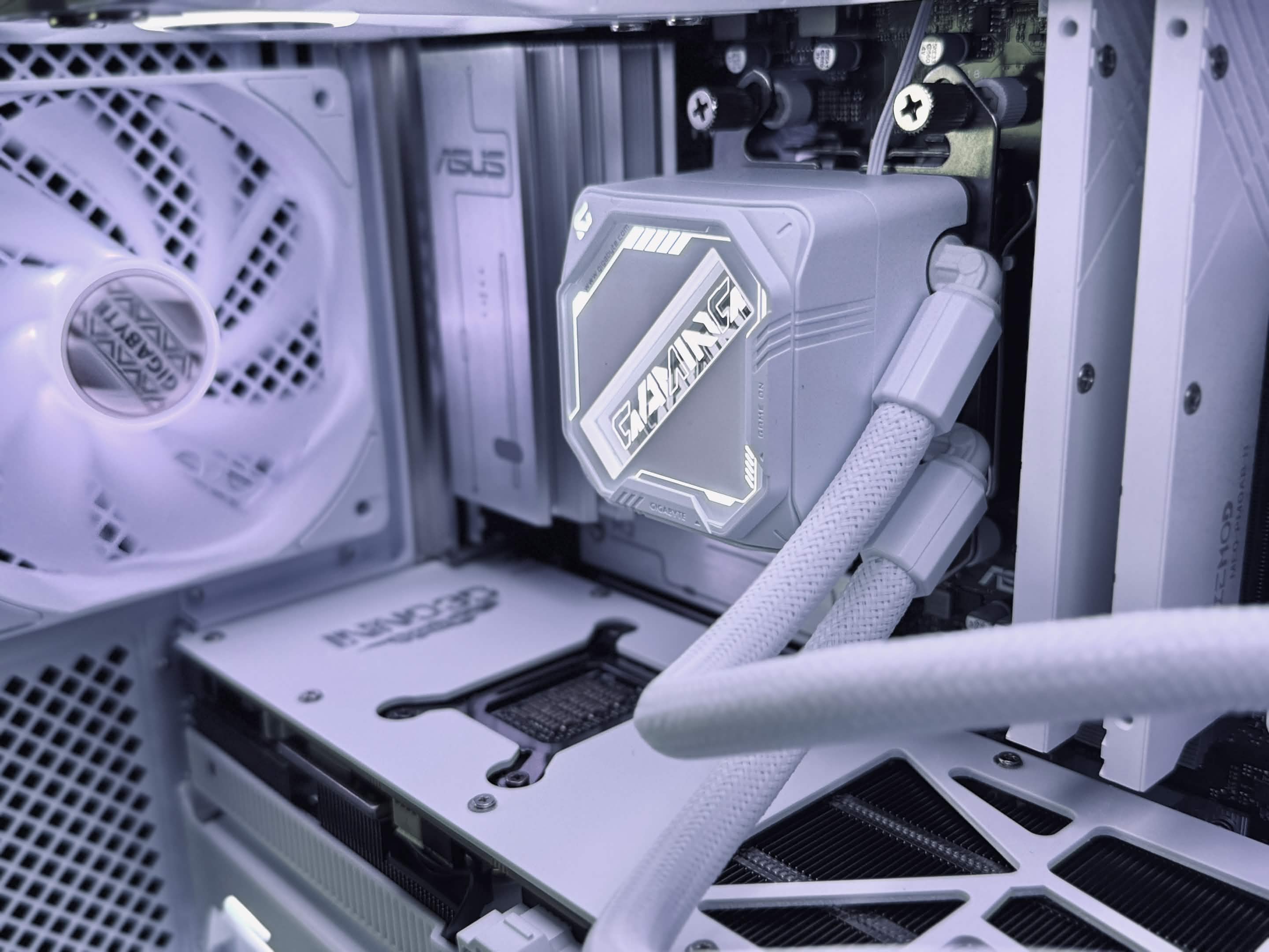 特価モデル】C201 PANORAMIC ICE/AM5-Ryzen 7 7800X3D/RTX5070搭載